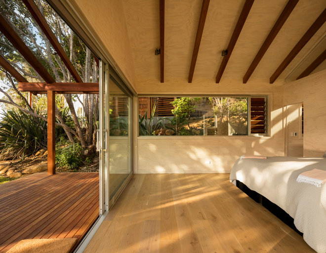 Beach Style by Rowe Baetens Architecture