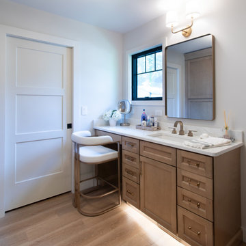 Designing a Lakefront Cottage Kitchen and Bar Built for Making Memories