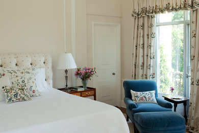 Example of a classic bedroom design in Baltimore