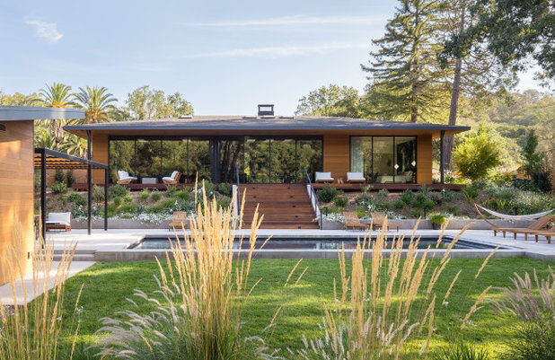 Midcentury Landscape by Knock Architecture and Design