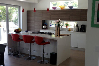Minimalist kitchen photo in Los Angeles