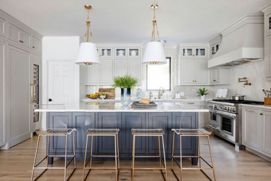 Kitchen - transitional kitchen idea in Houston