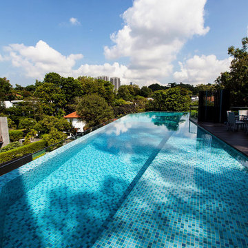 MEANDERING ON THE HILL