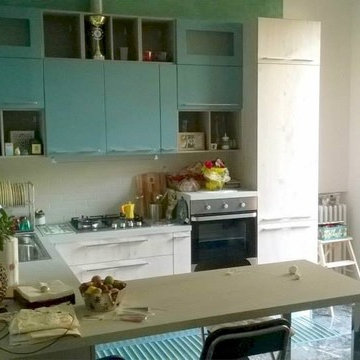 Cucina angolare con banco snack