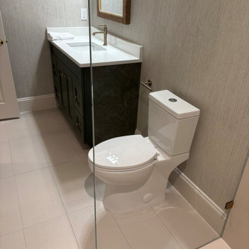 Tropical Mobility Friendly Guest Bathroomva