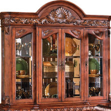 Dining room for pillars
