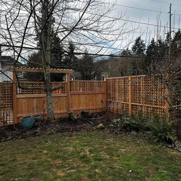 Costum fence with treillice and square lattice