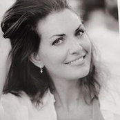 Elizabeth Hall's photo
