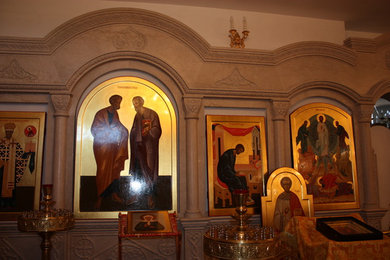 Иконостас в храме Пирогово.Московская область.