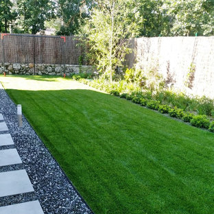 Design ideas for a shabby-chic style landscaping in Madrid.