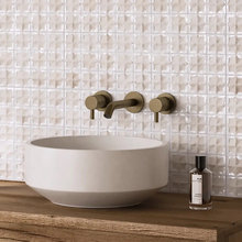 Lexi bathroom