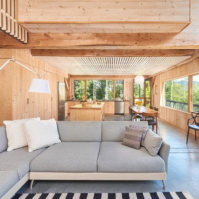 Example of a mountain style home design design in Portland Maine