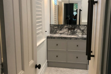 Grey with a hint of Tradition