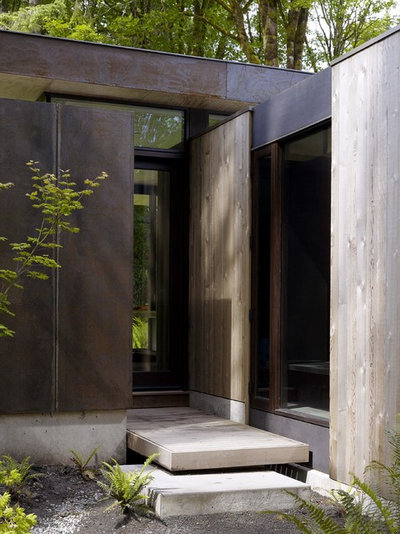 モダン 玄関 by Quantum Windows & Doors