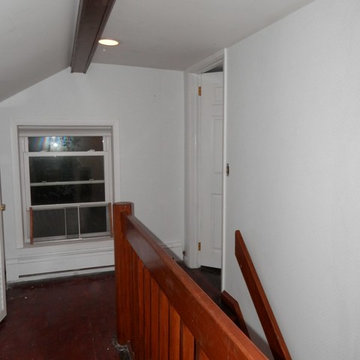 mb upper hall wallpaper
