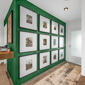 Eingang mit Bildergalerie