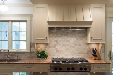 Example of a classic kitchen design in New York