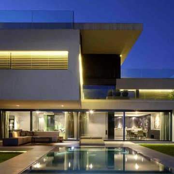 SINGULAR HOUSES