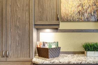 Home office - traditional home office idea in Chicago