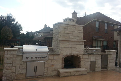 Example of a mountain style home design design in Austin