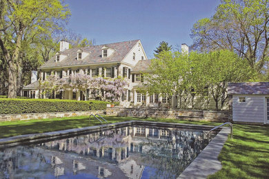 Example of a classic pool design in New York