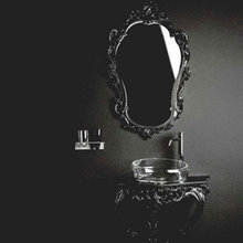 must wc / dark bathroom