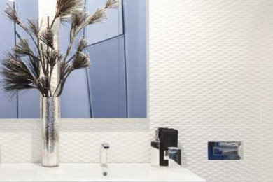 Design ideas for a modern bathroom in Gold Coast - Tweed.