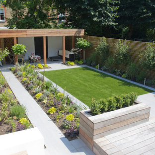 Inspiration for a medium sized modern back formal garden in London.