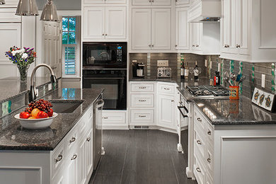 Elegant kitchen photo in Columbus