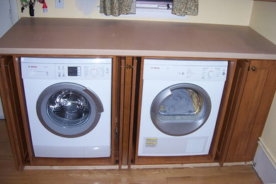 Laundry room - traditional laundry room idea in New York