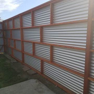 Contemporary Fence in Long Beach