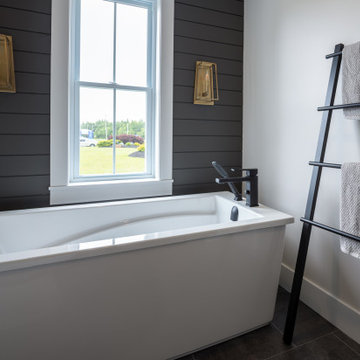 Master's ensuite bathroom