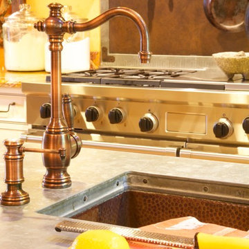 Mediterranean Chateau - Poultry sink with foot pedal