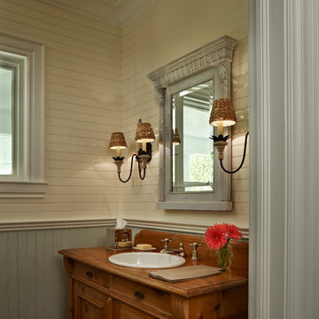 Traditional Coastal Cottage - Lake Michigan