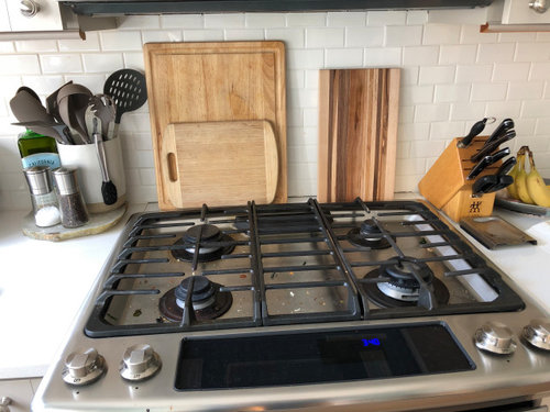 quartz behind stove