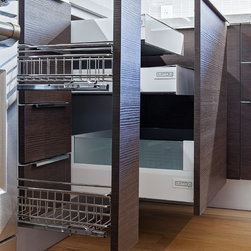 Modern kitchen in Beverly Hills - Kitchen Cabinetry