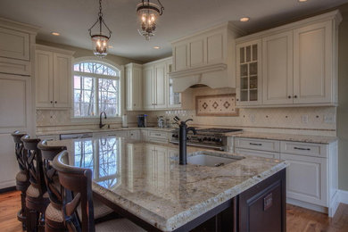 Example of a classic kitchen design in Boston