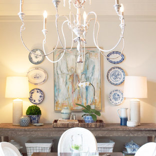 Inspiration för ett mellanstort vintage kök med matplats, med vita väggar och tegelgolv