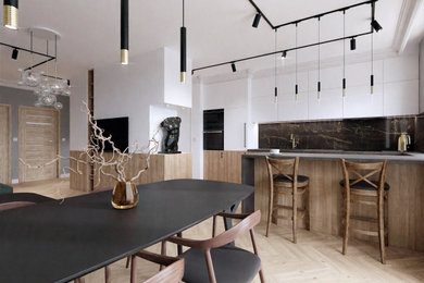 Mittelgroßes, Offenes Skandinavisches Wohnzimmer mit grauer Wandfarbe, hellem Holzboden und TV-Wand in Berlin