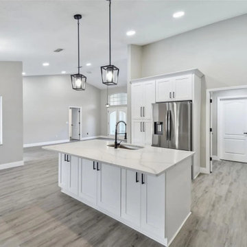 Modern Warmth: White Shaker Kitchen in Orlando
