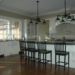 Hamptons white kitchen - Kitchen Cabinetry