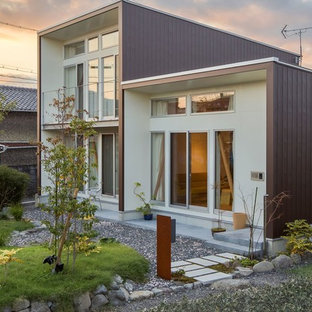 他の地域のモダンスタイルのおしゃれな家の外観 (茶色い外壁、片流れ屋根、戸建、金属屋根) の写真