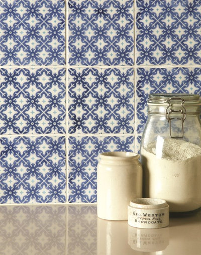Классический Настенная и напольная плитка by The Winchester Tile Company