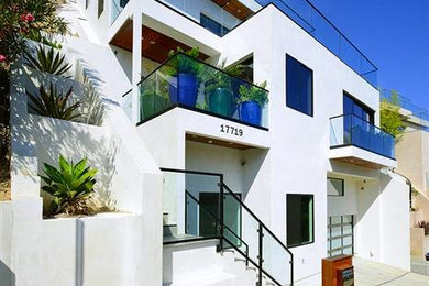 Example of a minimalist exterior home design in Los Angeles