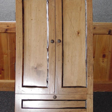 Gallatin Dartboard Cabinet