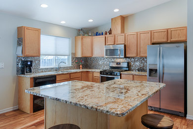 Kitchen - mid-sized craftsman kitchen idea in Boise