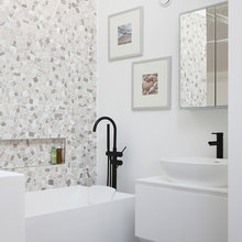 Room 9. Upstairs Bathroom