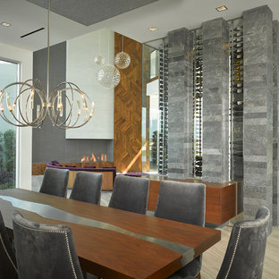 ラスベガスの広いコンテンポラリースタイルのLDKの画像 (白い壁、磁器タイルの床、横長型暖炉)