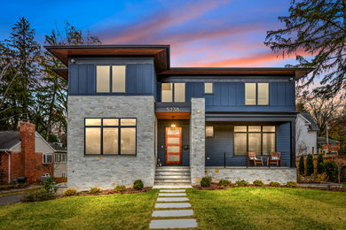 Idées déco pour une façade de maison contemporaine.