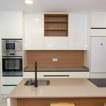 Cocina con paredes acristaladas